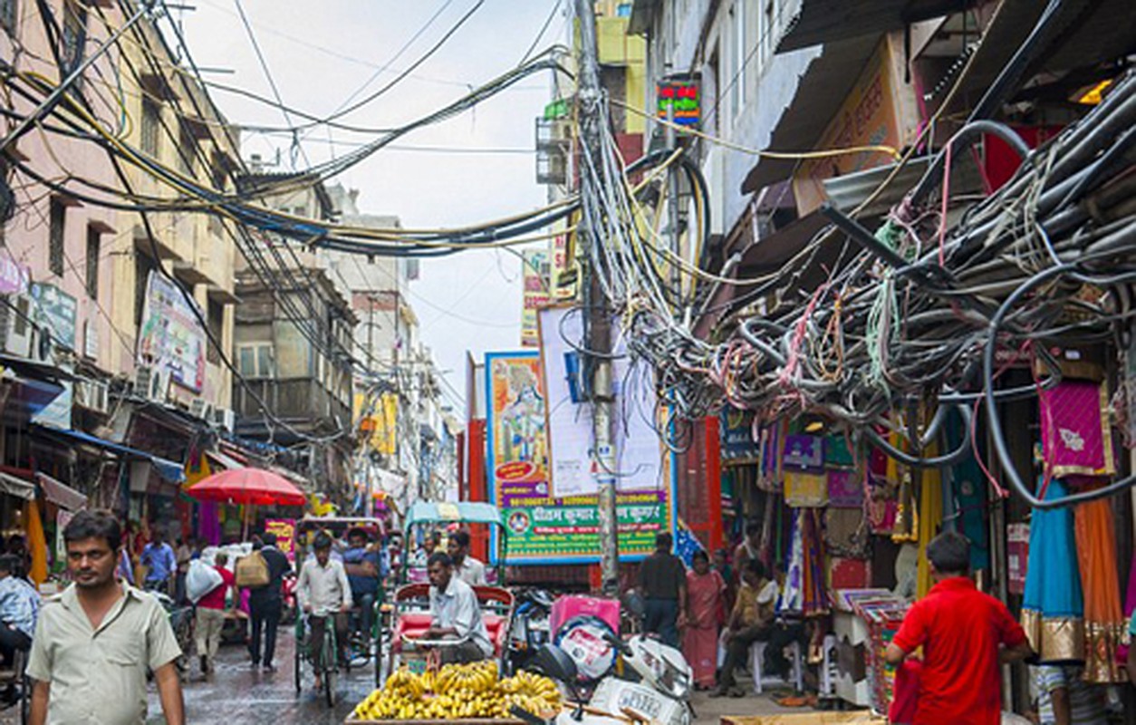 Nhung mang luoi dien giang to tren duong pho An Do-Hinh-9